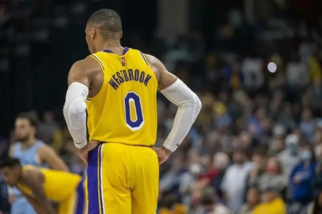 九游娱乐官网-30支球队都不想要！新赛季韦少或在湖人板凳坐穿